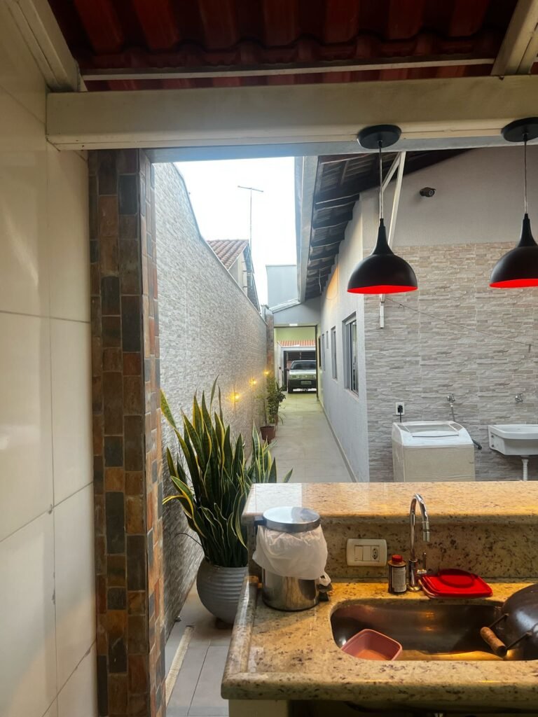 Casa de Alto Padrão com 3 Quartos (1 Suíte) e Design Diferenciado à Venda no Residencial Alvaluz, Aparecida de Goiânia